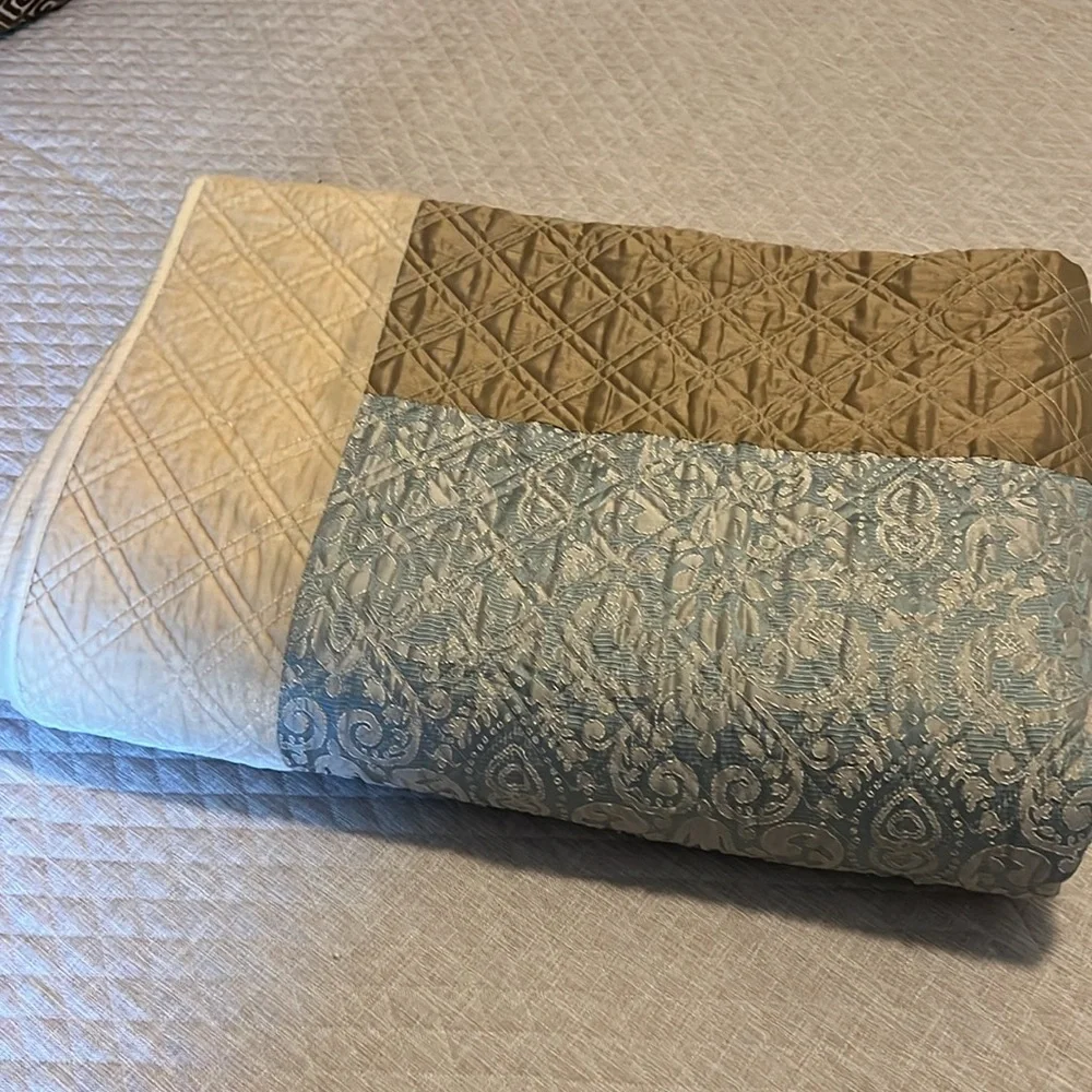 Coverlet: Vintage High-end Queen Bed Cover—Double Diamond Quilting!